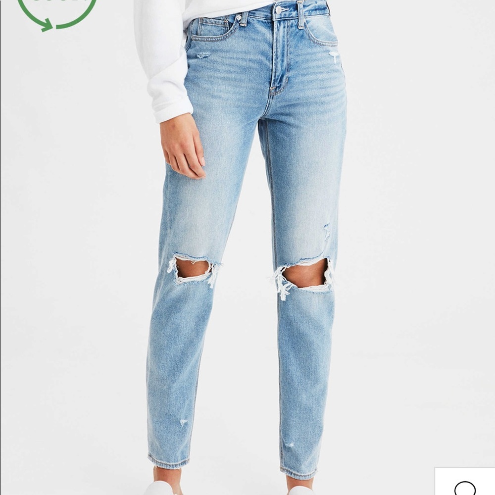 AMERICAN EAGLE MOM JEANS. SIZE 0.